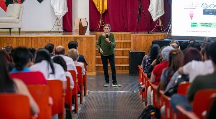 Conferencia magistral de Annie Pardo sobre fibrosis pulmonar en la UMSNH Cientos de estudiantes de Enfermería, Salud Pública y otras disciplinas asisten a la conferencia de la doctora Annie Pardo en el marco de las actividades del 68 aniversario del programa de Técnico en Enfermería.