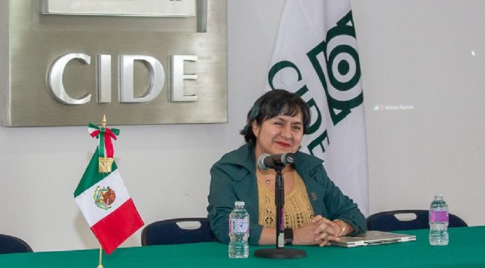 Lucero Ibarra Rojas, egresada nicolaita, asume la dirección del CIDE La abogada nicolaita Lucero Ibarra en un evento institucional, tras ser designada titular del CIDE por la Secihti.