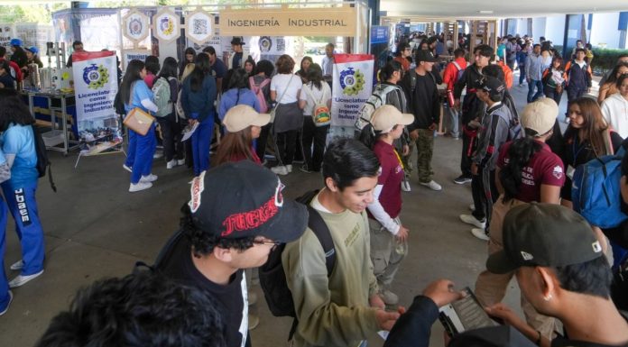 XXXIV edición de ExpOrienta: orientación vocacional en la UMSNH Jóvenes bachilleres interactuarán con estudiantes y académicos de la UMSNH en los diferentes espacios informativos de ExpOrienta, explorando opciones de carrera profesional.
