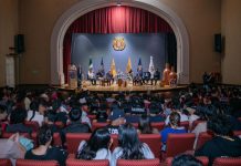 UMSNH enaltece tradición guitarrera de Paracho Estudiantes, autoridades e invitados especiales asistieron a la presentación del libro “50 años, Feria de la Guitarra de Paracho” en un auditorio de la UMSNH.