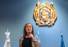 Que nadie apague su voz, convoca la doctora Nuria Varela a estudiantes de la UMSNH La doctora Nuria Varela Menéndez, experta en políticas públicas de Igualdad, durante su conferencia magistral "El feminismo hoy: entre los derechos conquistados y las resistencias pertinentes" en la UMSNH.