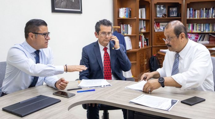 Javier Cervantes: UMSNH cumple compromisos con planta docente de Derecho Autoridades de la Facultad de Derecho sostienen reunión de trabajo para coordinar la implementación del Programa de Sustentabilidad Administrativa y la asignación de materias definitivas a docentes.