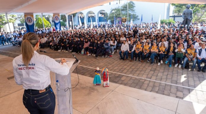 UMSNH abre sus puertas a miles de jóvenes en la 34° ExpOrienta Masiva asistencia de jóvenes en la ceremonia inaugural de la 34° edición de ExpOrienta, donde la UMSNH abre sus puertas para orientación vocacional y académica.