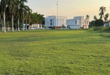 Unidades Profesionales de la UMSNH se consolidan como polos regionales Instalaciones de la Unidad Profesional de la UMSNH en el municipio de Lázaro Cárdenas, Michoacán. La Casa de Hidalgo mantiene presencia en la región de la costa con programas educativos diseñados para vincularse con la vocación económica del puerto.