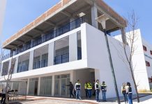 UMSNH concluye primera etapa de nuevo edificio en CU; albergará atención psicológica Vista general del nuevo edificio de tres niveles que se construye en Ciudad Universitaria y que albergará servicios de atención psicológica y proyectos institucionales.