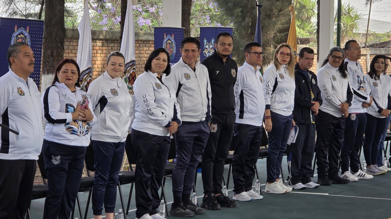 Directores de las escuelas preparatorias y funcionarios de la administración central asistieron al evento para respaldar el impulso al deporte como eje formativo integral. Directores de las escuelas preparatorias y funcionarios de la administración central asistieron al evento para respaldar el impulso al deporte como eje formativo integral.