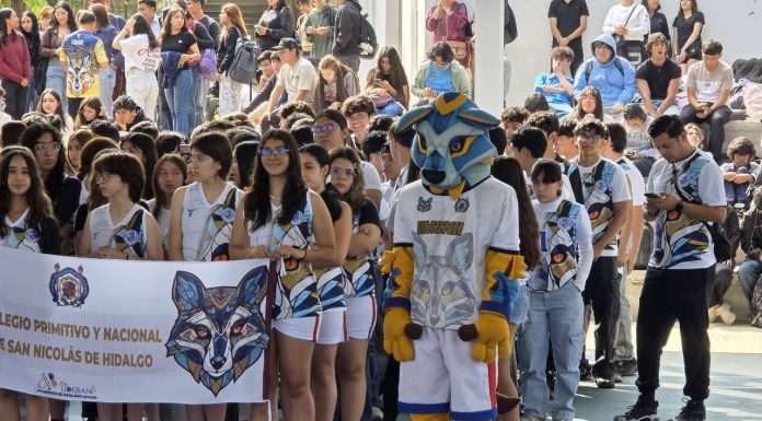 UMSNH inaugura edición 2026 de la Liga Deportiva LIDEBANI El contingente del Colegio Primitivo y Nacional de San Nicolás de Hidalgo portó el estandarte institucional durante el desfile de las delegaciones deportivas en Morelia.