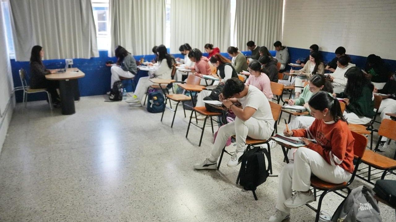 Estudiantes de la UMSNH durante una sesión académica. La calidad del desempeño docente frente a grupo es uno de los elementos que la Comisión Mixta General de Promoción tomará en cuenta al evaluar los expedientes del proceso 2026. Estudiantes de la UMSNH durante una sesión académica. La calidad del desempeño docente frente a grupo es uno de los elementos que la Comisión Mixta General de Promoción tomará en cuenta al evaluar los expedientes del proceso 2026.