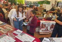 UMSNH lleva ciencia y orientación educativa a comunidades michoacanas A través del programa "ExpOrienta en tu municipio", la UMSNH llevó información sobre sus licenciaturas y oportunidades de formación profesional directamente a los pobladores de Opopeo, acercando la universidad pública a quienes más la necesitan.