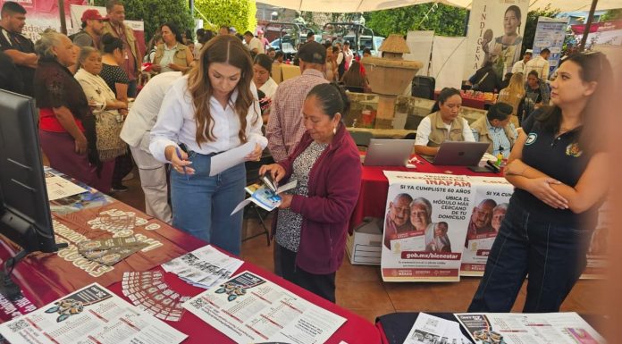 UMSNH lleva ciencia y orientación educativa a comunidades michoacanas A través del programa "ExpOrienta en tu municipio", la UMSNH llevó información sobre sus licenciaturas y oportunidades de formación profesional directamente a los pobladores de Opopeo, acercando la universidad pública a quienes más la necesitan.
