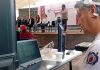 UMSNH lleva Ferias Científicas a Epitacio Huerta Personal de la Coordinación de la Investigación Científica opera equipo y presenta contenidos digitales durante la sesión informativa del evento.