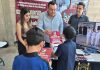 ExpOrienta de la UMSNH llega a Sahuayo para difundir oferta educativa nicolaita. A través de folletería y guías académicas, el programa "ExpOrienta en tu municipio" asesora a futuros estudiantes sobre las licenciaturas nicolaitas.
