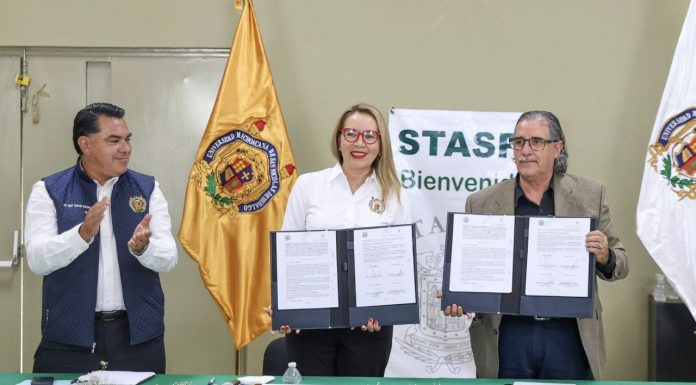 UMSNH y STASPE firman convenio para profesionalizar trabajadores estatales michoacanos La rectora Yarabí Ávila González y el secretario general Antonio Ferreyra Piñón muestran el convenio signado que facilitará el acceso de los trabajadores estatales a programas académicos de la UMSNH.