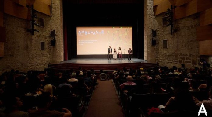 UMSNH y Ambulante fortalecen el cine documental en Michoacán Integrantes del equipo de la Gira Ambulante y autoridades universitarias durante el acto inaugural, en el cual se destacó la importancia de las narrativas visuales para la comprensión de las problemáticas sociales contemporáneas.