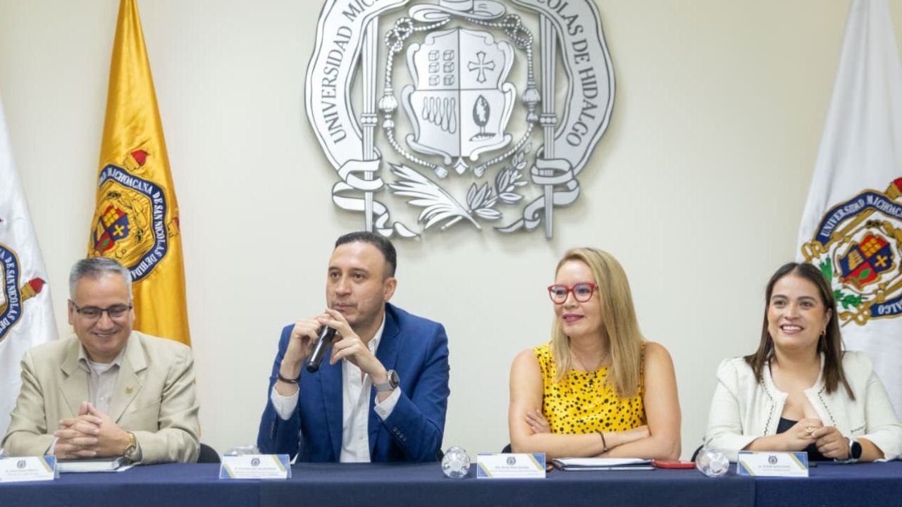 El vicepresidente de Coparmex Michoacán, Fernando Iván Huerta Galindo, expuso la importancia de integrar los proyectos académicos al sector productivo frente a la Rectoría de la UMSNH. El vicepresidente de Coparmex Michoacán, Fernando Iván Huerta Galindo, expuso la importancia de integrar los proyectos académicos al sector productivo frente a la Rectoría de la UMSNH.