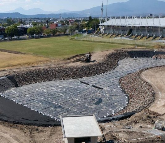 Proyecto hídrico de UMSNH beneficiará a miles; reutilizará agua tratada de FEMSA La construcción del lago artificial en Ciudad Universitaria forma parte de una estrategia institucional para el uso eficiente y sostenible del agua.