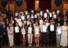 UMSNH consolida liderazgo nacional con 117 egresados de excelencia académica Una representación de los 117 egresados de la Universidad Michoacana posa con sus certificados de excelencia tras la ceremonia oficial encabezada por la rectoría y el gabinete legal.