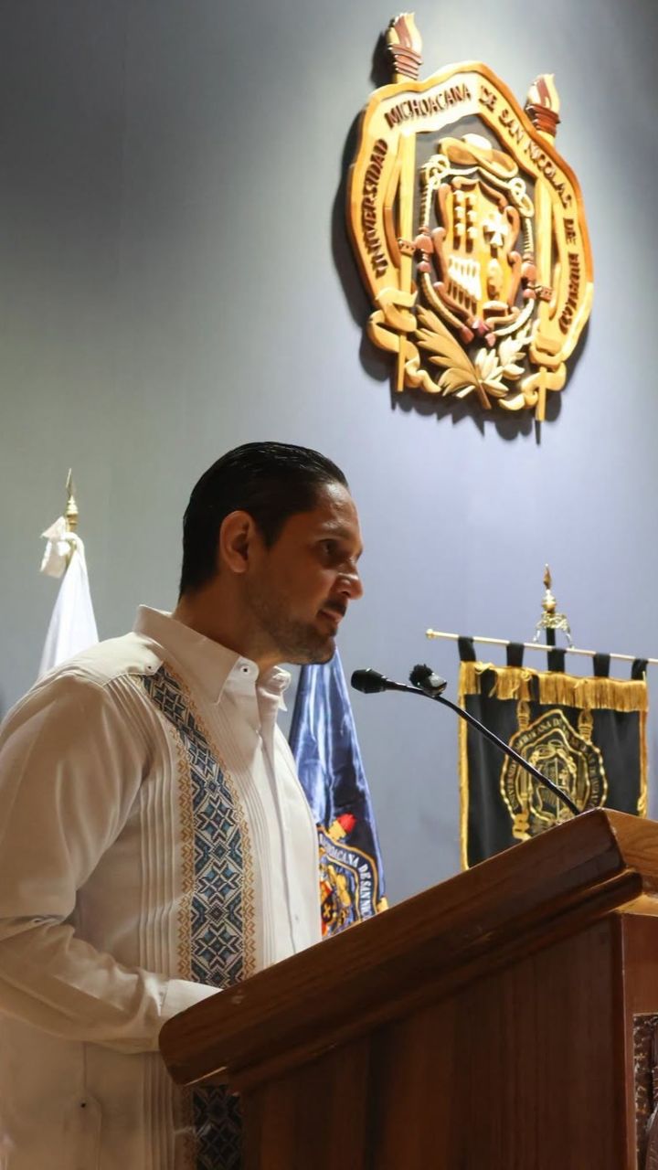 Discurso institucional de Christian Bocanegra, en el marco del XV aniversario de la Defensoría, con autoridades y público siguiendo la intervención. Discurso institucional de Christian Bocanegra, en el marco del XV aniversario de la Defensoría, con autoridades y público siguiendo la intervención.