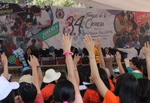 UMSNH recibe a cientos de familias en la 34 edición del Tianguis de la Ciencia El escenario principal de la 34 edición del Tianguis de la Ciencia de la UMSNH, identificada bajo los ejes "Ideas que inspiran, Jóvenes que transforman, Ciencia que conecta", fue epicentro de la participación del público infantil. Con manos en alto y total entusiasmo, niñas y niños michoacanos respondieron a las dinámicas preparadas por la comunidad nicolaita, reafirmando al Tianguis de la Ciencia como el principal escaparate universitario de divulgación científica en México.