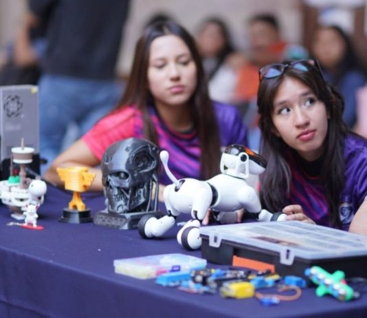 La UMSNH celebra la Primera Exhibición de Robótica Nicolaita Equipos de estudiantes mostraron prototipos y sistemas robóticos como parte de las actividades rumbo a la Copa FutBot MX 2026.