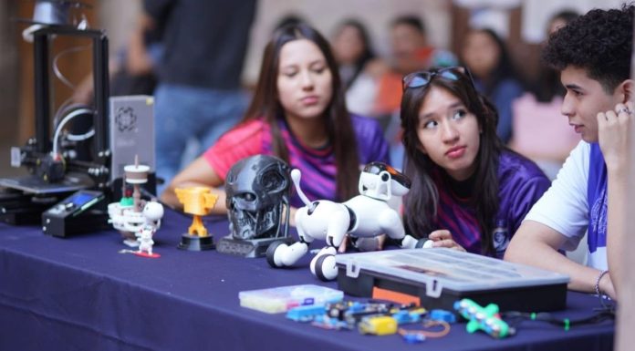 La UMSNH celebra la Primera Exhibición de Robótica Nicolaita Equipos de estudiantes mostraron prototipos y sistemas robóticos como parte de las actividades rumbo a la Copa FutBot MX 2026.