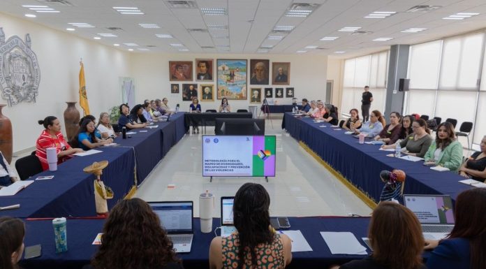 UMSNH impulsa política universitaria con perspectiva de género, inclusión y derechos humanos Participantes del Encuentro Sociocultural LGBTQ+ "Nosotrxs Habitamos la Universidad" trabajan en torno a la metodología para el mapeo de diversidades, discapacidad y prevención de las violencias, presentada durante las mesas de trabajo en instalaciones de la UMSNH. Este instrumento es uno de los pilares del diagnóstico institucional que producirá el proceso convocado por la Coordinación de Igualdad de Género.