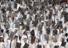 UMSNH gradúa nueva generación de médicas y médicos cirujanos nicolaitas Egresadas y egresados de la Facultad de Ciencias Médicas y Biológicas de la UMSNH levantan en alto sus cartas de pasante en señal de celebración durante la ceremonia de graduación 2026. El documento acredita su calidad de pasantes de Médico Cirujano y los habilita para iniciar el internado de pregrado.