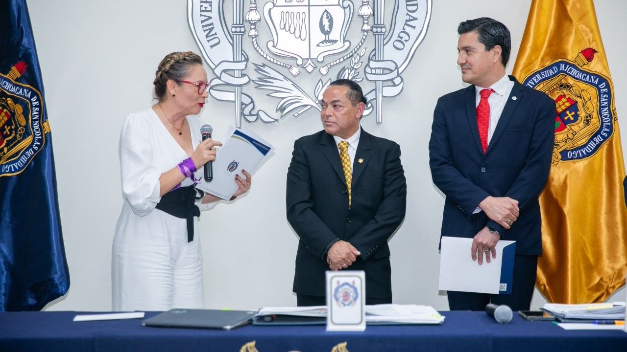 La rectora Yarabí Ávila González toma la protesta al doctor José Herrera Camacho como nuevo director del Instituto de Investigaciones Agropecuarias y Forestales (IIAF) de la UMSNH para el periodo 2026-2030, en el marco de la sesión del Consejo Universitario celebrada el 8 de junio de 2026 en Morelia, Michoacán. Herrera Camacho fue el único candidato tras la declinación de los doctores Gerardo Rodríguez Alvarado y Alejandro Martínez Palacios. La rectora Yarabí Ávila González toma la protesta al doctor José Herrera Camacho como nuevo director del Instituto de Investigaciones Agropecuarias y Forestales (IIAF) de la UMSNH para el periodo 2026-2030, en el marco de la sesión del Consejo Universitario celebrada el 8 de junio de 2026 en Morelia, Michoacán. Herrera Camacho fue el único candidato tras la declinación de los doctores Gerardo Rodríguez Alvarado y Alejandro Martínez Palacios.