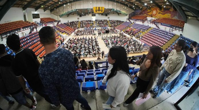 Exámenes de admisión en la UMSNH iniciarán el 30 de junio; aspirantes deben revisar su fecha El gimnasio universitario de la UMSNH se convierte cada año en una de las principales sedes del examen de admisión, capaz de albergar a cientos de aspirantes de manera simultánea. Para el ciclo 2026-2027, la Dirección de Control Escolar organizó el proceso en cuatro jornadas consecutivas del 30 de junio al 3 de julio, distribuidas por área del conocimiento.