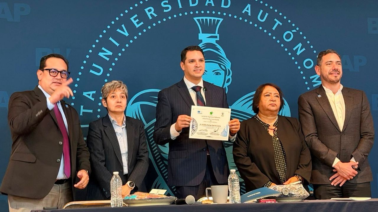 La agenda del XXIII Encuentro REDDU incorporó la discusión sobre los desafíos que representan la inteligencia artificial y los neuroderechos para la protección de datos de las comunidades universitarias, en un contexto en que las nuevas tecnologías plantean retos inéditos para los organismos defensores de derechos humanos en las instituciones de educación superior. La agenda del XXIII Encuentro REDDU incorporó la discusión sobre los desafíos que representan la inteligencia artificial y los neuroderechos para la protección de datos de las comunidades universitarias, en un contexto en que las nuevas tecnologías plantean retos inéditos para los organismos defensores de derechos humanos en las instituciones de educación superior.