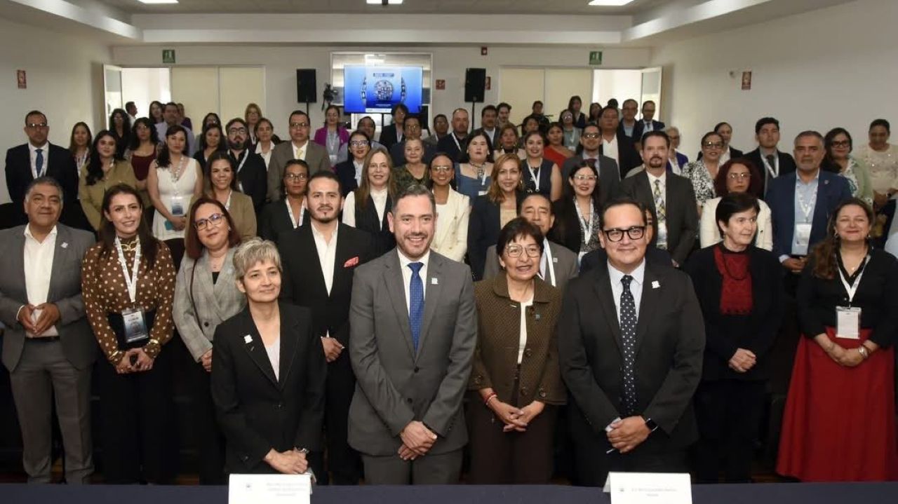 Durante el XXIII Encuentro REDDU celebrado en la Benemérita Universidad Autónoma del Estado de Puebla, se realizó la entrega de reconocimientos a participantes destacados del organismo, en el marco de la XXX Asamblea General Ordinaria de la Red de Organismos Defensores de los Derechos Humanos Universitarios. Durante el XXIII Encuentro REDDU celebrado en la Benemérita Universidad Autónoma del Estado de Puebla, se realizó la entrega de reconocimientos a participantes destacados del organismo, en el marco de la XXX Asamblea General Ordinaria de la Red de Organismos Defensores de los Derechos Humanos Universitarios.