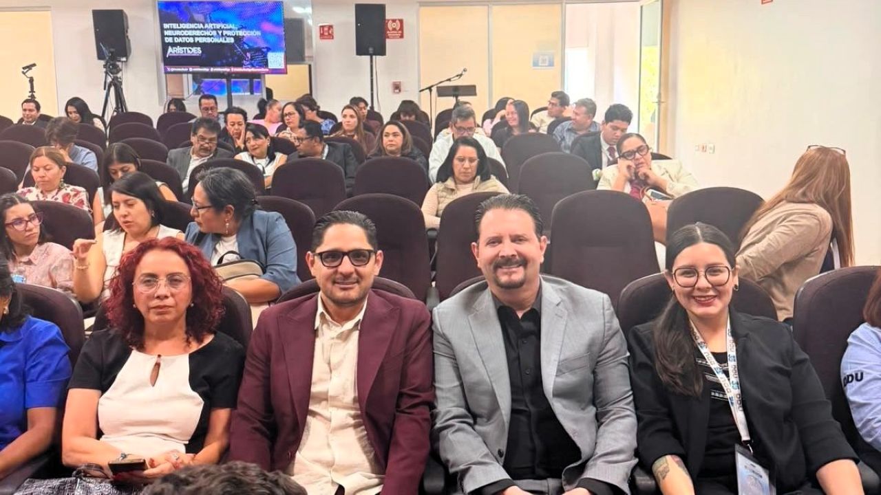 Integrantes de la delegación que representó a la Universidad Michoacana de San Nicolás de Hidalgo en el XXIII Encuentro REDDU asistieron a la conferencia sobre inteligencia artificial, neuroderechos y protección de datos personales, uno de los temas de mayor actualidad abordados durante el encuentro nacional celebrado en la BUAP. Integrantes de la delegación que representó a la Universidad Michoacana de San Nicolás de Hidalgo en el XXIII Encuentro REDDU asistieron a la conferencia sobre inteligencia artificial, neuroderechos y protección de datos personales, uno de los temas de mayor actualidad abordados durante el encuentro nacional celebrado en la BUAP.