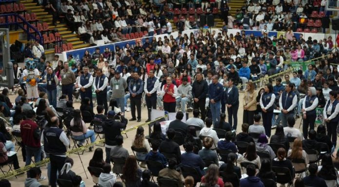 UMSNH y CENEVAL blindan ingreso en Salud con evaluación externa Vista general del auditorio de la UMSNH durante el segundo día de evaluaciones, donde más de dos mil seiscientos jóvenes aplicaron la prueba estandarizada supervisada por el CENEVAL.