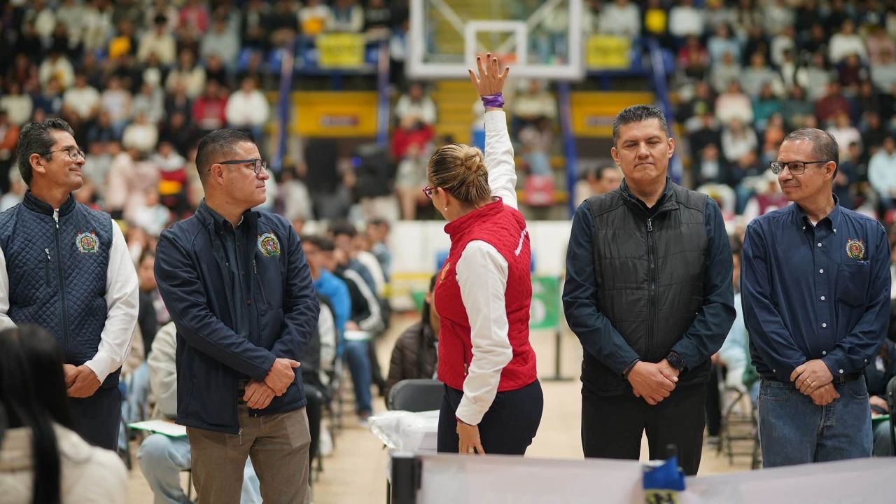 Ávila González preside la jornada de bienvenida del segundo día de exámenes de admisión, subrayando la importancia de la vocación y el mérito académico sobre influencias externas. Ávila González preside la jornada de bienvenida del segundo día de exámenes de admisión, subrayando la importancia de la vocación y el mérito académico sobre influencias externas.