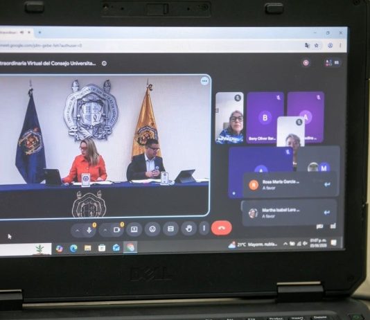 Consejo Universitario de la UMSNH aprueba actualización de su Reglamento Interno La Sesión Extraordinaria Virtual del Consejo Universitario de la UMSNH, transmitida a través de Google Meet, permitió la participación de consejeras y consejeros universitarios de manera remota. En la pantalla se observan las notificaciones de votación de integrantes del pleno que se pronunciaron "a favor" del dictamen de actualización del Reglamento Interno, aprobado en la jornada.