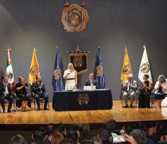 La UMSNH entrega la Presea «Vasco de Quiroga» 2026 a cinco nicolaitas ejemplares La sesión solemne de entrega de la Presea "Vasco de Quiroga" 2026 reunió a autoridades universitarias, recipiendarios y comunidad nicolaita en un acto de reconocimiento a trayectorias ejemplares de la UMSNH.