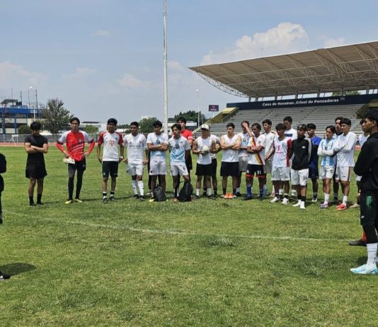 Atlético Morelia-UMSNH abre visoría para su equipo de Tercera División El cuerpo técnico del Atlético Morelia-UMSNH dirige las indicaciones a los jóvenes aspirantes durante la primera jornada de visorías en el Estadio Universitario.
