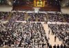 UMSNH concluye aplicación de exámenes de admisión con 17 mil aspirantes La distribución ordenada por filas y secciones dentro del recinto deportivo nicolaita garantizó el desahogo de las evaluaciones diagnósticas con saldo blanco y sin incidencias.