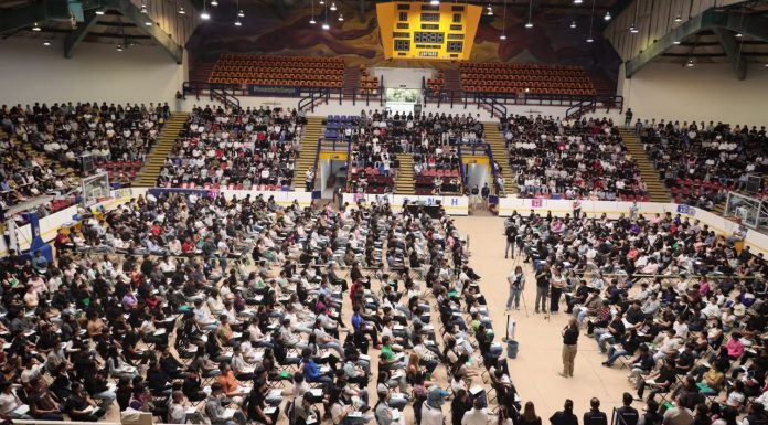 UMSNH concluye aplicación de exámenes de admisión con 17 mil aspirantes La distribución ordenada por filas y secciones dentro del recinto deportivo nicolaita garantizó el desahogo de las evaluaciones diagnósticas con saldo blanco y sin incidencias.