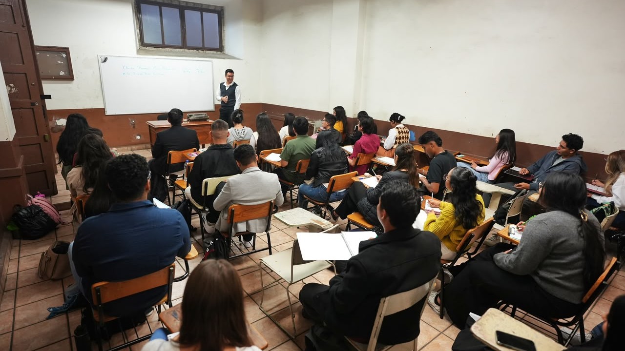 Derecho, hacia la certeza de pago a sus docentes Derecho, hacia la certeza de pago a sus docentes