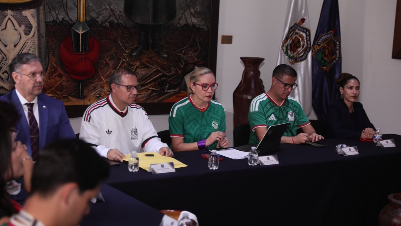 La fe pública de la notaría Isania Solórzano validó la legitimidad del proceso informático empleado para dar a conocer los folios de los nuevos alumnos inscritos. La fe pública de la notaría Isania Solórzano validó la legitimidad del proceso informático empleado para dar a conocer los folios de los nuevos alumnos inscritos.