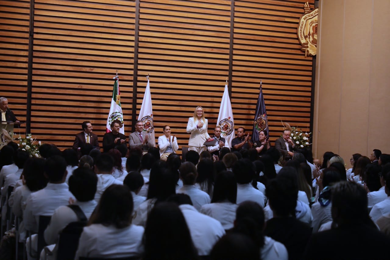 El cuerpo directivo nicolaita y los representantes del sector salud presiden la sesión plenaria de asignación, desarrollada bajo el principio estricto de prelación académica. El cuerpo directivo nicolaita y los representantes del sector salud presiden la sesión plenaria de asignación, desarrollada bajo el principio estricto de prelación académica.