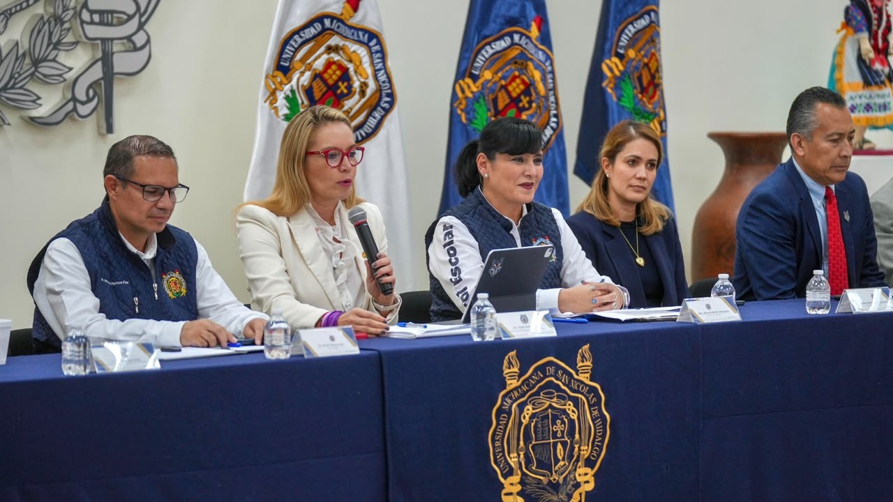 Funcionarios de la administración central de la UMSNH desglosan la ruta crítica de inscripción híbrida programada para la matrícula de nuevo ingreso. Funcionarios de la administración central de la UMSNH desglosan la ruta crítica de inscripción híbrida programada para la matrícula de nuevo ingreso.