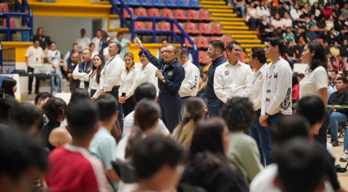UMSNH inicia evaluaciones de nuevo ingreso bajo controles del Ceneval La rectora Yarabí Ávila González se dirigió a los miles de aspirantes reunidos en Ciudad Universitaria al inicio de la aplicación del examen de admisión de la UMSNH para el ciclo 2026-2027, acompañada por autoridades universitarias y personal de la Dirección de Control Escolar.
