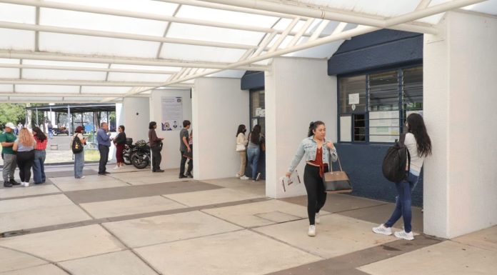 UMSNH abre periodo de inscripción para alumnos de nuevo ingreso Instalaciones del edificio Q en la UMSNH habilitadas con infraestructura y personal administrativo para garantizar un flujo ordenado de estudiantes durante el periodo de inscripciones.