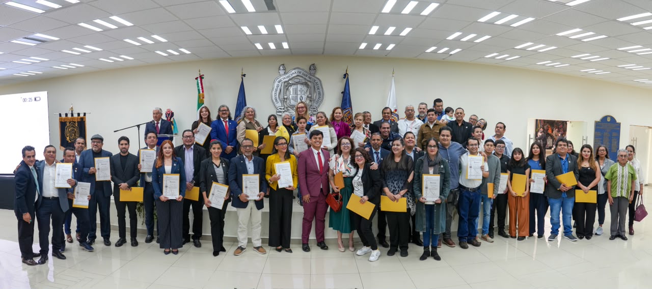 La comunidad operativa de la radiodifusora nicolaita celebra cinco décadas de servicio público y difusión cultural bajo el escudo de la máxima casa de estudios del estado. La comunidad operativa de la radiodifusora nicolaita celebra cinco décadas de servicio público y difusión cultural bajo el escudo de la máxima casa de estudios del estado.
