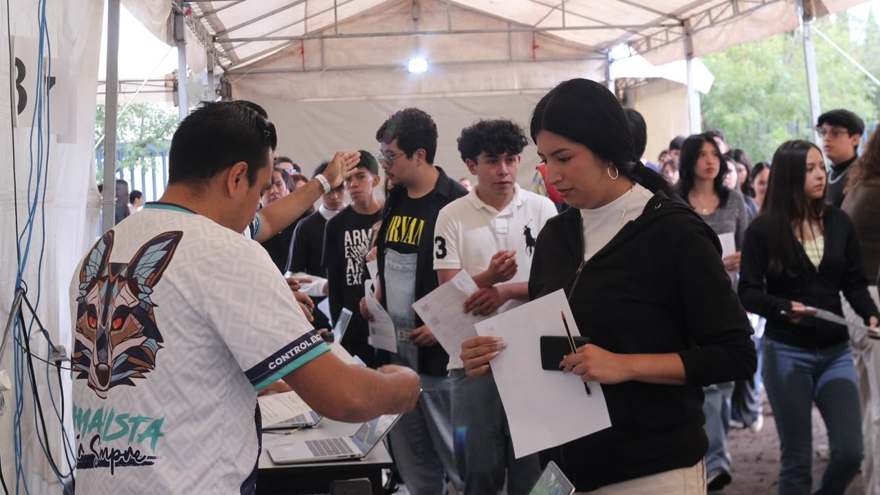 Los módulos de validación informática contrastan en tiempo real los pases de examen para garantizar la legalidad e identidad de cada participante. Los módulos de validación informática contrastan en tiempo real los pases de examen para garantizar la legalidad e identidad de cada participante.