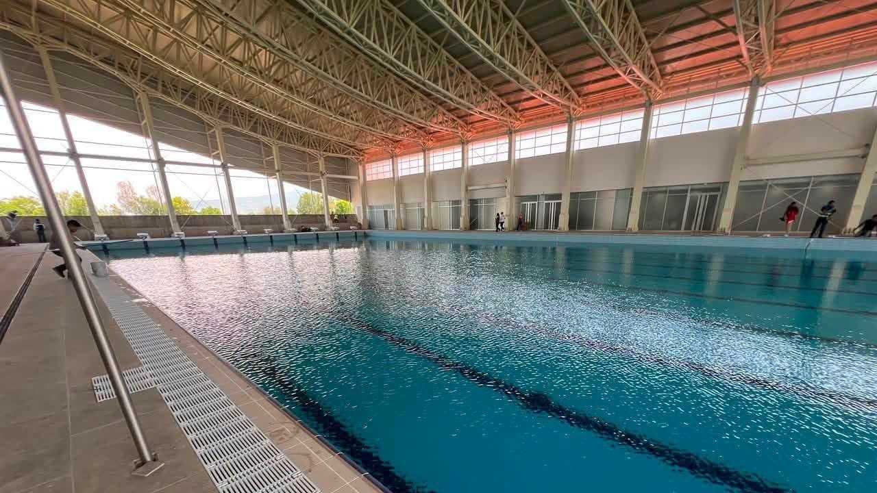 La nueva infraestructura acuática de la máxima casa de estudios superará limitaciones históricas para la práctica deportiva y docente de alto nivel. La nueva infraestructura acuática de la máxima casa de estudios superará limitaciones históricas para la práctica deportiva y docente de alto nivel.