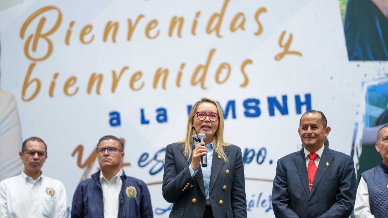 La rectora Yarabí Ávila González detalla las acciones de prevención social, equidad de género y entorno seguro que se implementan en las preparatorias nicolaitas. La rectora Yarabí Ávila González detalla las acciones de prevención social, equidad de género y entorno seguro que se implementan en las preparatorias nicolaitas.