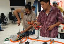 Convocatoria UMSNH 2026: diplomados virtuales en tecnología y humanidades Estudiantes realizan ejecuciones prácticas de cableado e instalaciones eléctricas como parte de los módulos de capacitación técnica y microcredenciales universitarias.